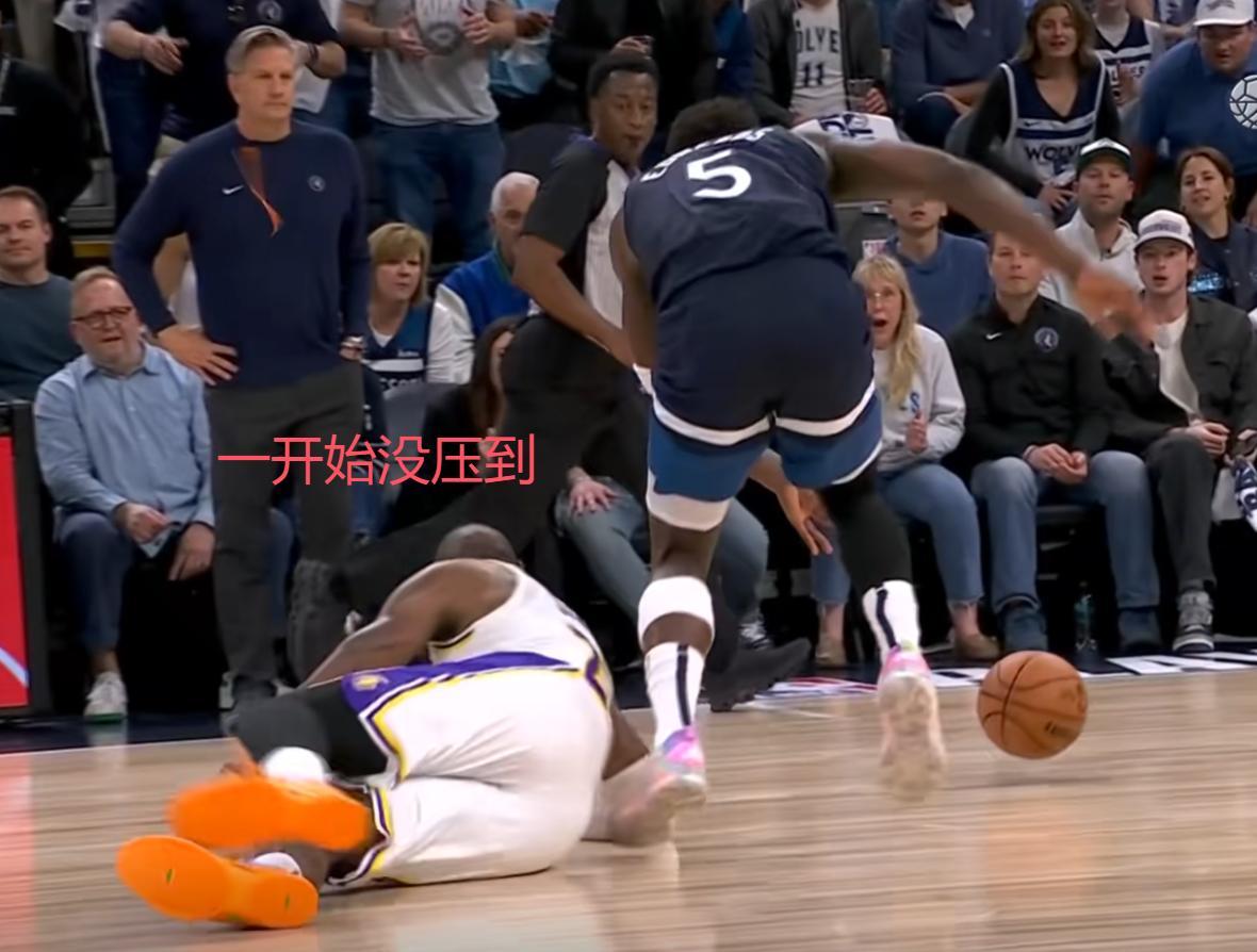 詹姆斯赛事官方发布比分优势明显新规，巴塞罗那争议不断！